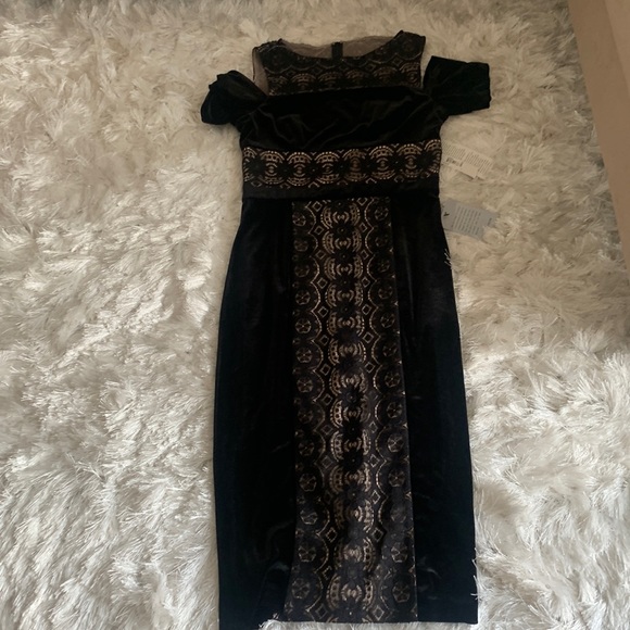 Maggy London Dresses & Skirts - Maggie London Cold Shoulder Velvet Lace Dress